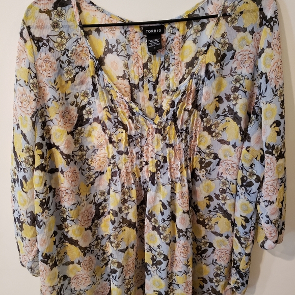 Floral Chiffon Pintuck Blouse - Picture 4 of 7